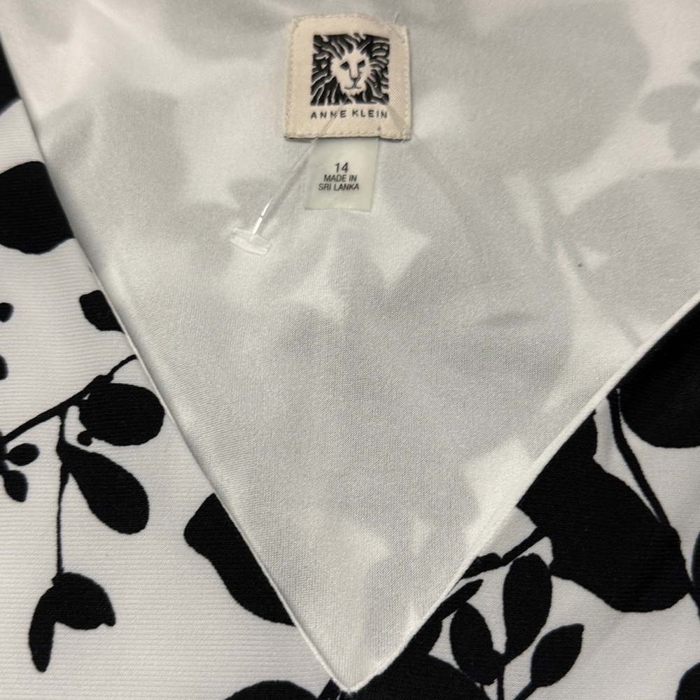 Anne Klein Monochrome Leaf Pattern Dress - Picture 2 of 8